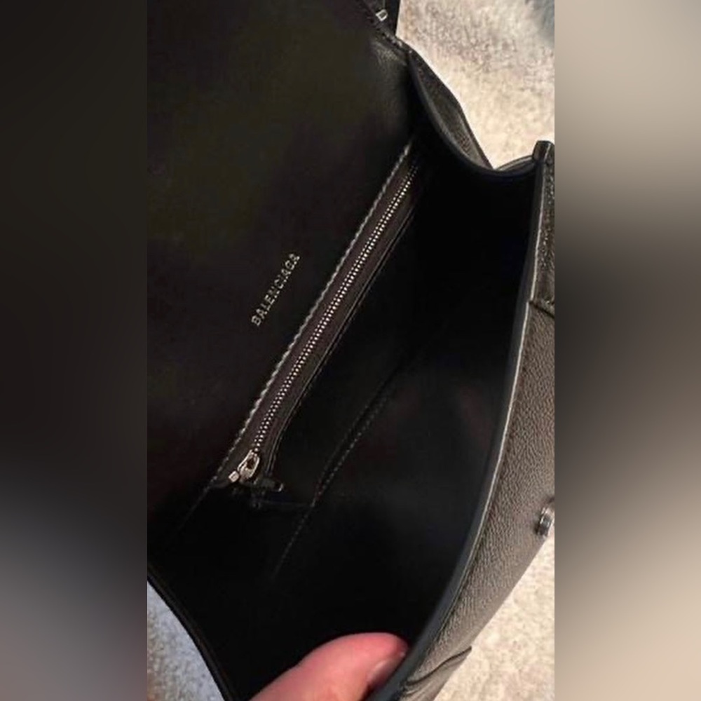 ✨BALENCIAGA
Hourglass Small Calfskin Top-handle/Crossbody bag✨ - Picture 8 of 9